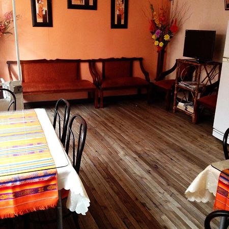 Hostal Yumbo Imperial Quito Exterior photo