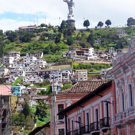 Hostal Yumbo Imperial Quito Exterior photo
