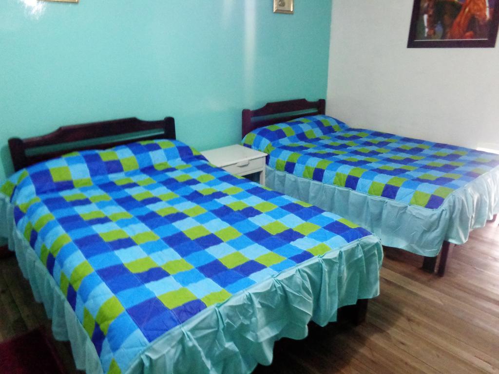 Hostal Yumbo Imperial Quito Room photo