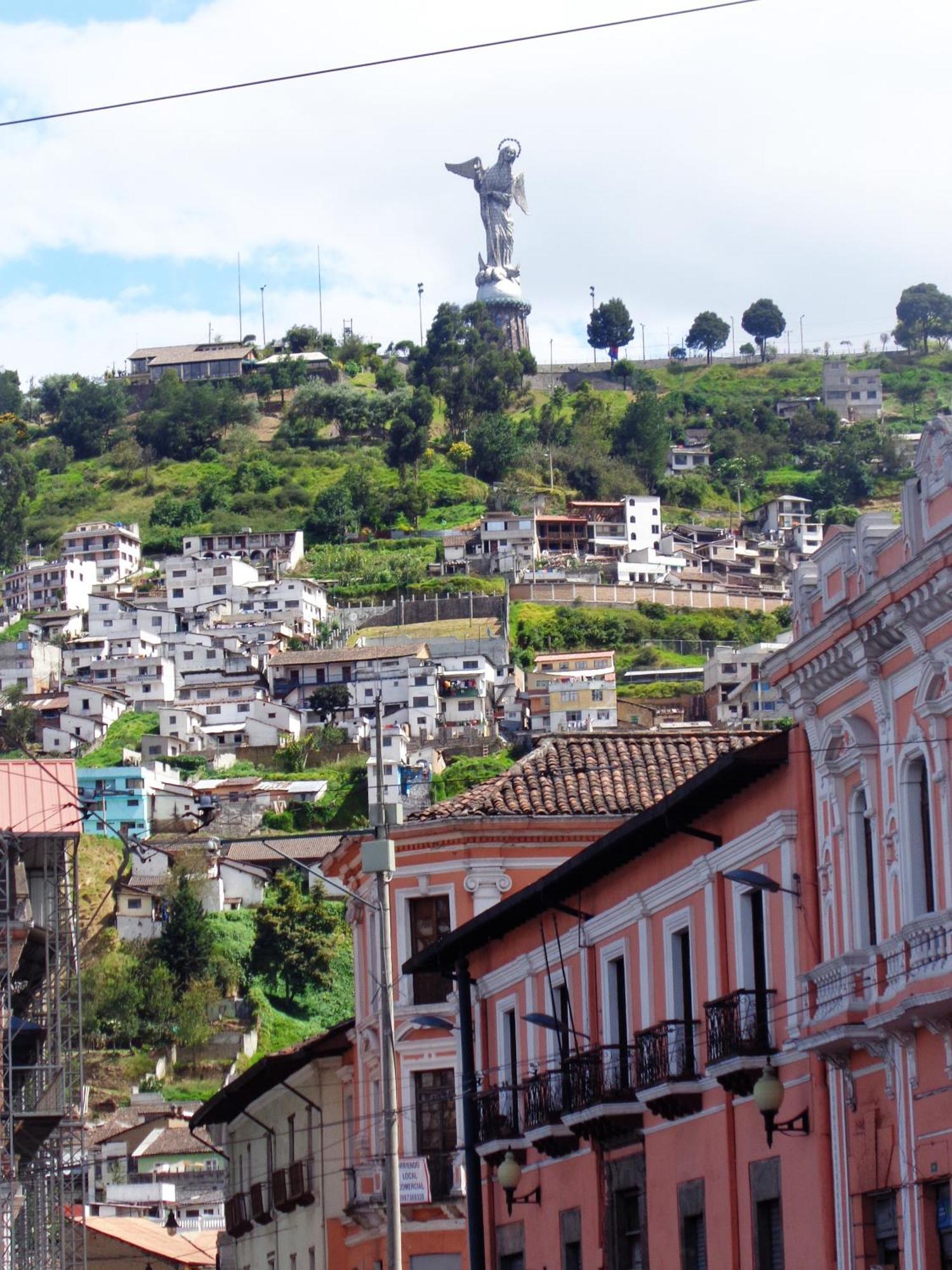 Hostal Yumbo Imperial Quito Exterior photo