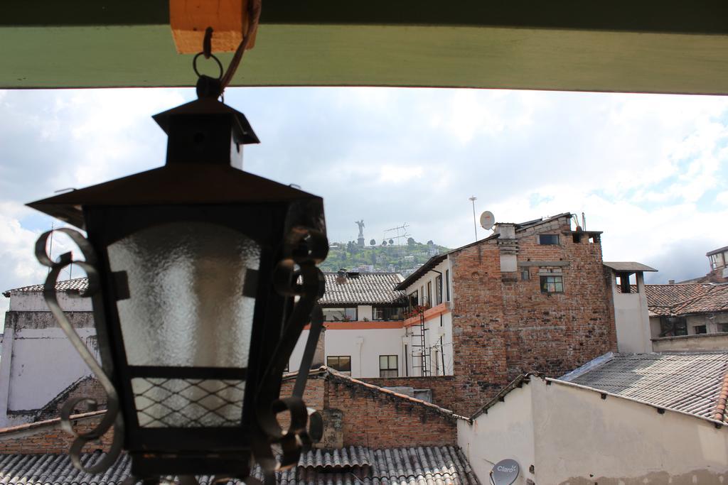 Hostal Yumbo Imperial Quito Exterior photo
