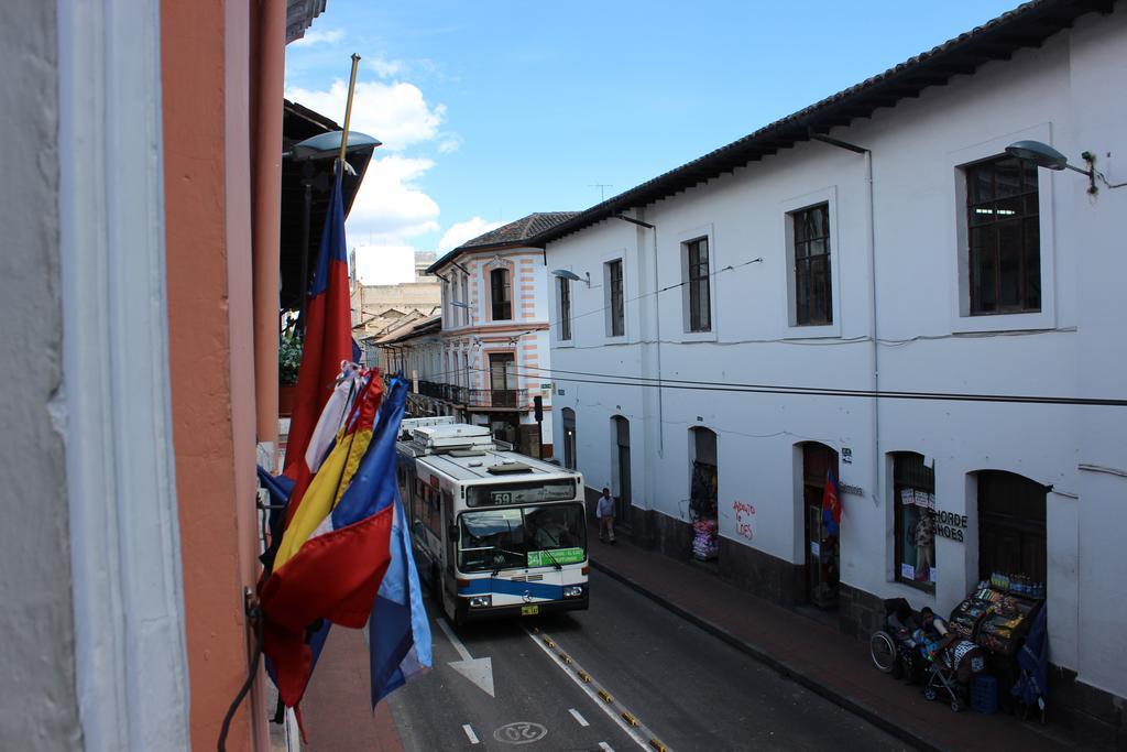 Hostal Yumbo Imperial Quito Exterior photo