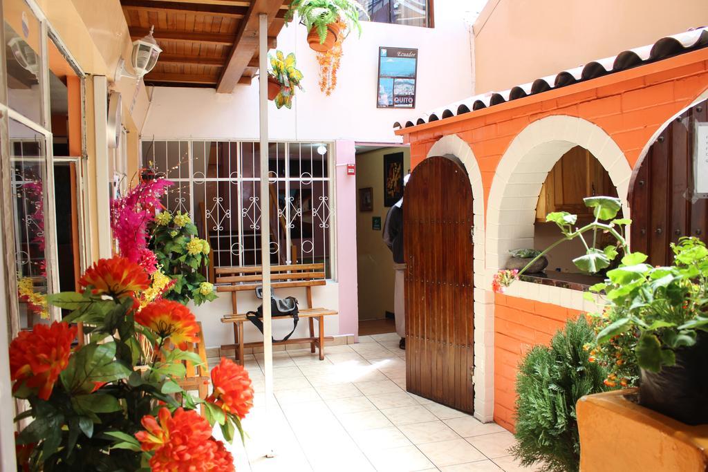Hostal Yumbo Imperial Quito Exterior photo